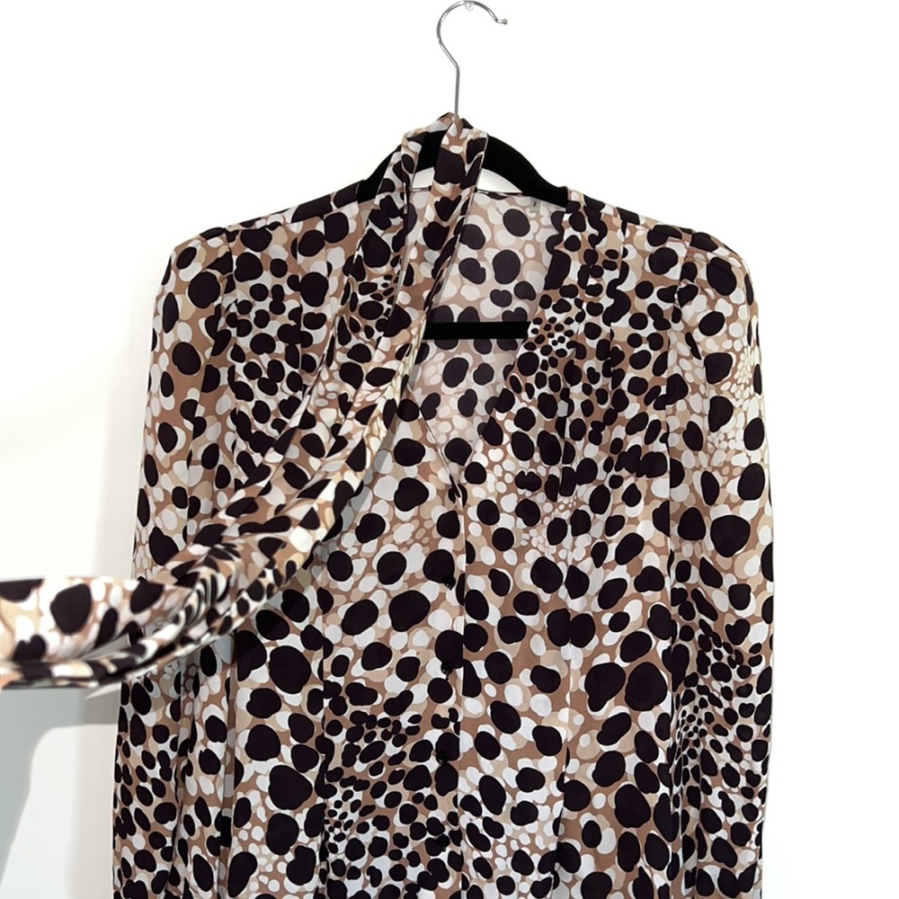 Elie Tahari: buttoned down shirt (figure flattering)
